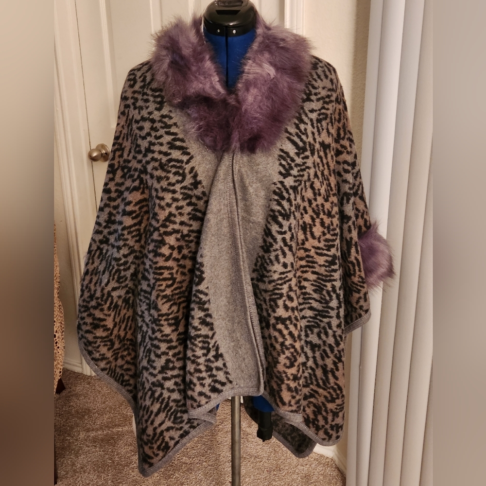 Leopard printed sweater cape with faux fur collar and cuffs.  OSZ Gray